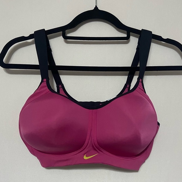 Nike molded cup sports bra - Picture 1 of 4